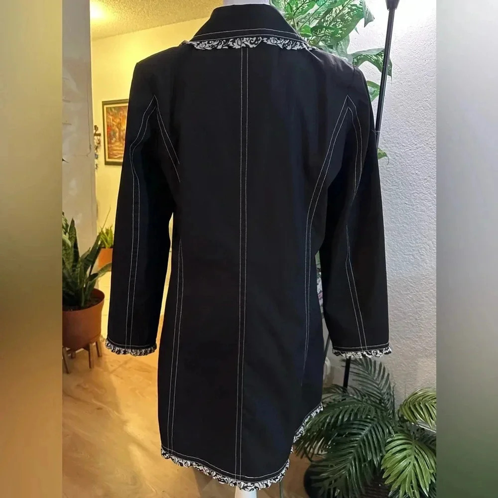 Dennis by Dennis Basso white/black ruffled hem coat W’s size S - Picture 4 of 12